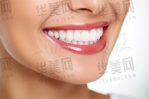 深圳保龄口腔门诊部活动义齿收费现仅需2500元起，原价3000元起，优惠活动不容错过，赶紧来咨询！