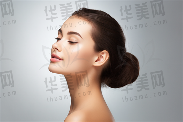 广州澳玛星光医疗美容诊所隆胸手术现价仅需12800元起，原价15800元起，限时优惠，优异机会不容错过！